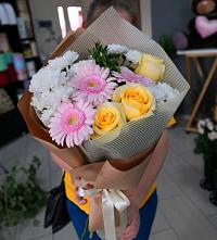 Букет цветов из:  Герберы, Розы и Хризантемы в Клин-9