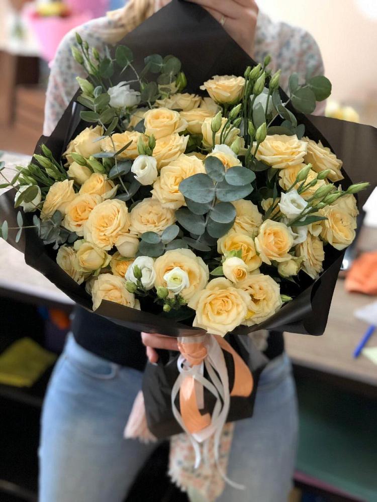 Букет цветов из: Розы и Лизиантусы в Клин-9