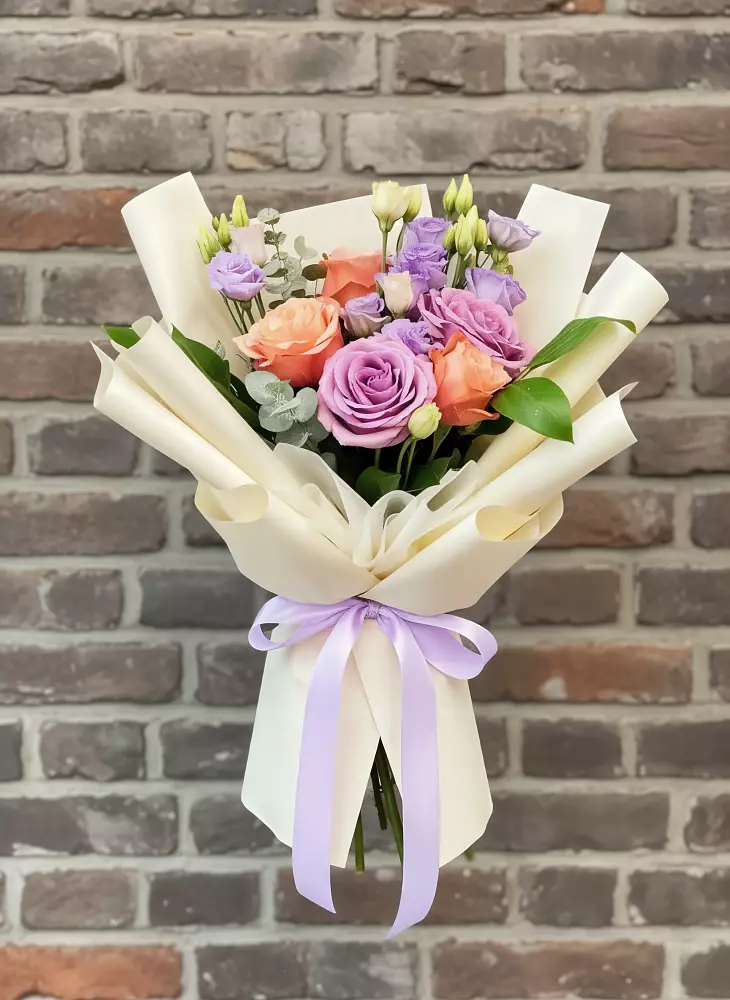 Букет цветов из: Лизиантусы и Розы в Клин-9