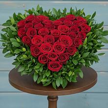 Цветочная композиция из Розы в виде сердца в Клин-9