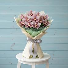 Букет цветов из:  Орхидеи и Розы в Клин-9