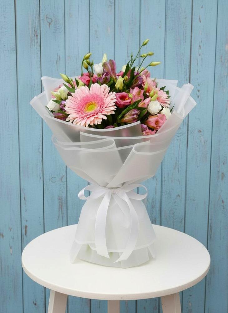 Букет цветов из: Герберы, Альстромерии и Лизиантусы в Клин-9