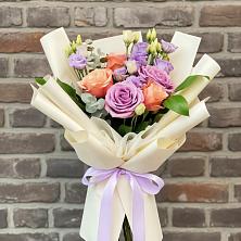 Букет цветов из:  Лизиантусы и Розы в Клин-9