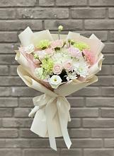 Букет цветов из:  Гвоздики, Розы, Лизиантусы и Хризантемы в Клин-9