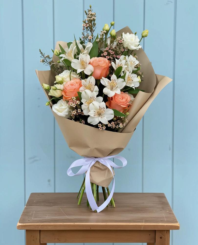 Букет цветов из: Альстромерии, Лизиантусы, Розы и Хризантемы в Клин-9