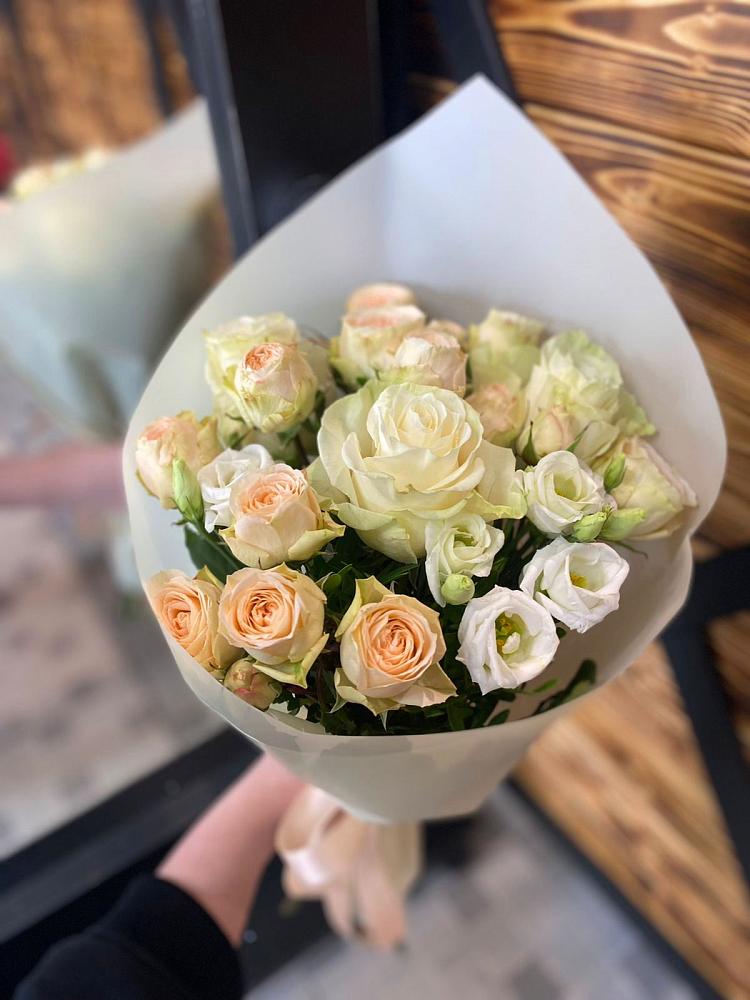 Букет цветов из: Розы и Лизиантусы в Клин-9